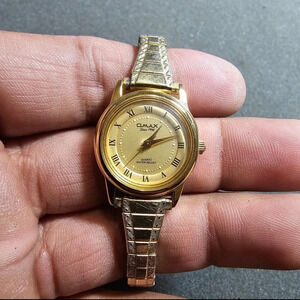 QMAX Ladies Quartz Gold Tone Fashion Watch Working Roman Dial Water Resistant